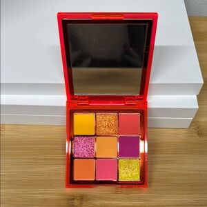 HUDA BEAUTY NEON Vibrant 9-Color Eyeshadow Palette
